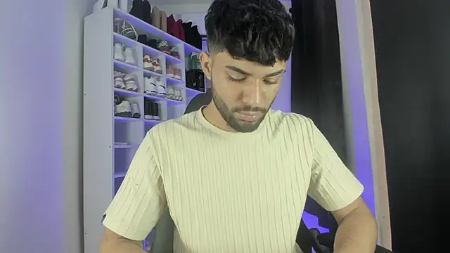 Snapshot of Alex_BigDickkk chatting on 24, 10, 2025 Alex BigDickkk online show from 24, 10, 2025