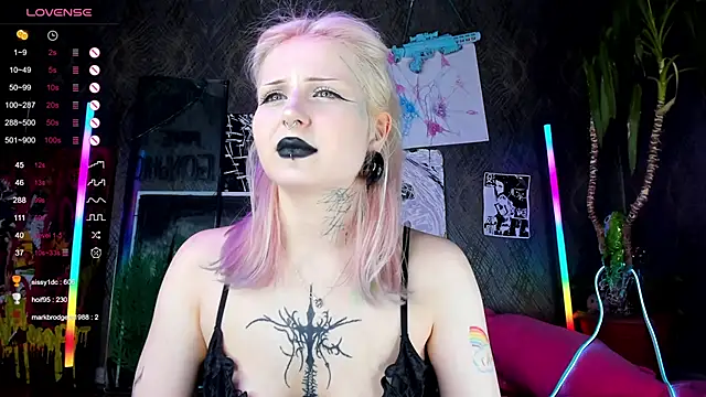 Snapshot of little_grinch666 chatting on 22, 3, 2025 little grinch666 online show from 22, 3, 2025