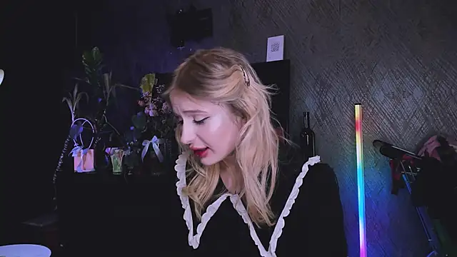 Snapshot of little_grinch666 chatting on 22, 12, 2025 little grinch666 online show from 22, 12, 2025