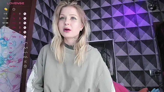 Snapshot of little_grinch666 chatting on 11, 4, 2026 little grinch666 online show from 11, 4, 2026