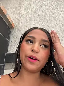 Juli Walker online show from 11, 12, 2024