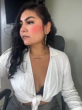 Snapshot of Juli_Walker chatting on 4, 5, 2026 Juli Walker online show from 4, 5, 2026