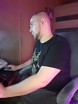 Foxyshaved online show from 4, 3, 2025