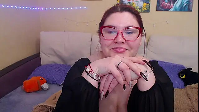 JuliaKeln online show from 8, 3, 2025