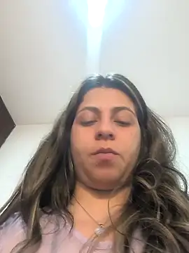 Snapshot of Rose_Gang chatting on 2, 2, 2025 Rose Gang online show from 2, 2, 2025