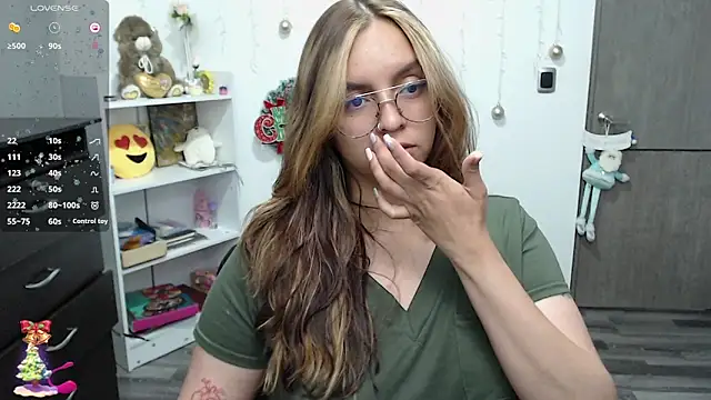 Snapshot of Valery7rose_ chatting on 17, 12, 2024 Valery7rose online show from 17, 12, 2024