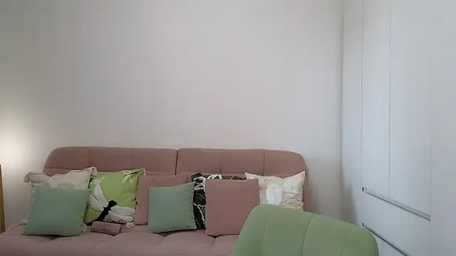 Snapshot of AliciaNewell chatting on 19, 10, 2025 AliciaNewell online show from 19, 10, 2025