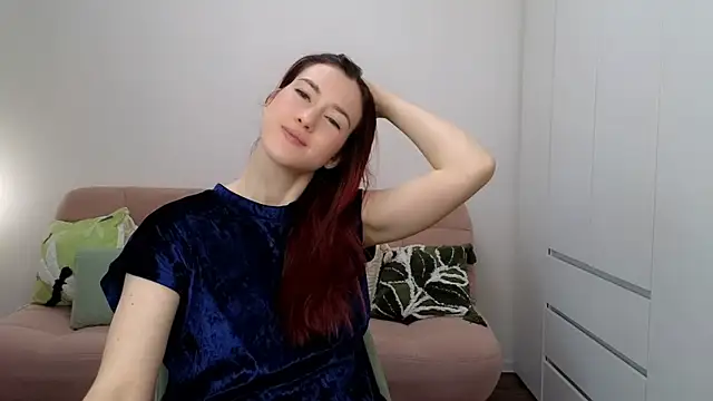 Snapshot of AliciaNewell chatting on 4, 11, 2025 AliciaNewell online show from 4, 11, 2025