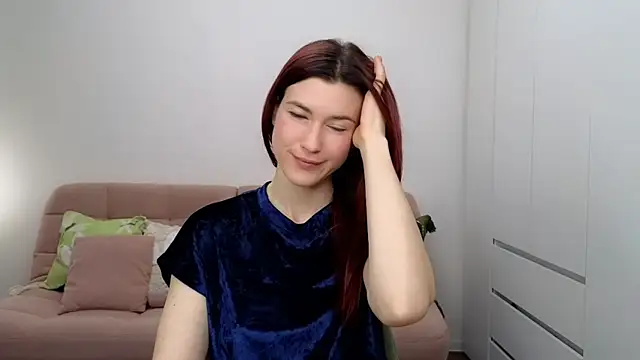 Snapshot of AliciaNewell chatting on 5, 11, 2025 AliciaNewell online show from 5, 11, 2025