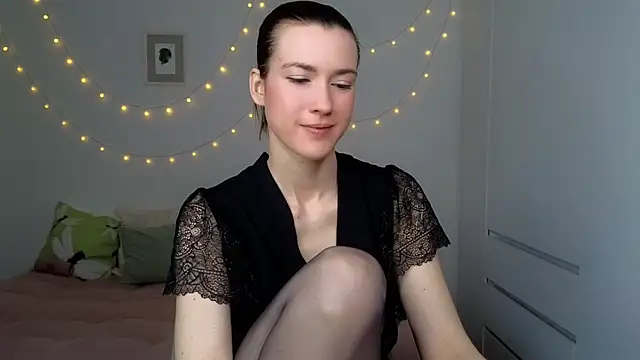 AliciaNewell online show from 5, 7, 2026