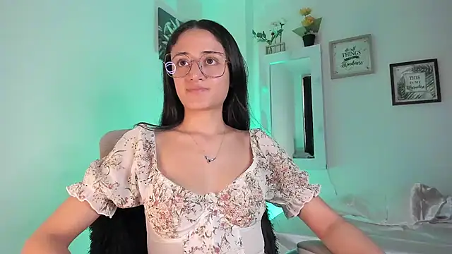 Snapshot of _Caroliinee_ chatting on 12, 2, 2025 Caroliinee online show from 12, 2, 2025