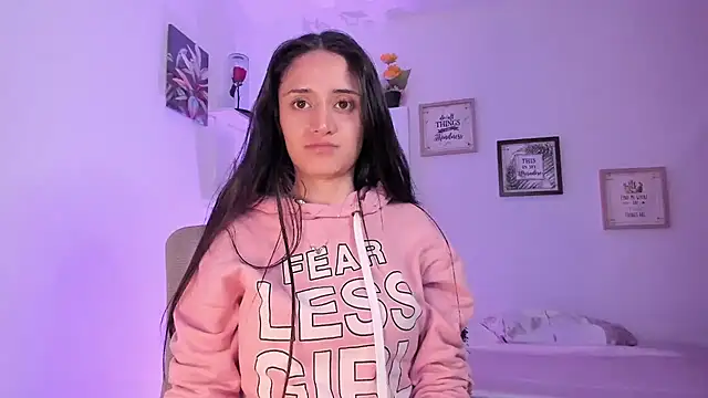 Snapshot of _Caroliinee_ chatting on 16, 2, 2025 Caroliinee online show from 16, 2, 2025