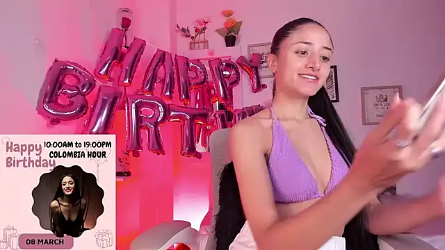 Snapshot of _Caroliinee_ chatting on 8, 3, 2025 Caroliinee online show from 8, 3, 2025