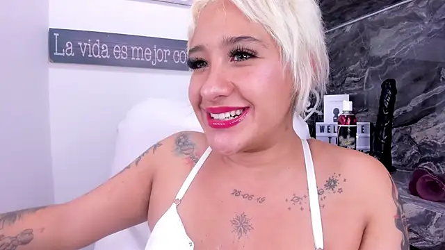 miss danika online show from 28, 1, 2025