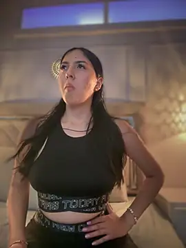 Snapshot of MarianaBenz chatting on 1, 2, 2025 MarianaBenz online show from 1, 2, 2025