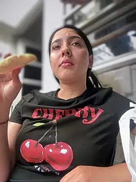 Snapshot of MarianaBenz chatting on 7, 2, 2025 MarianaBenz online show from 7, 2, 2025