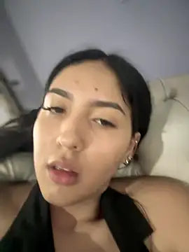 Snapshot of MarianaBenz chatting on 11, 2, 2025 MarianaBenz online show from 11, 2, 2025