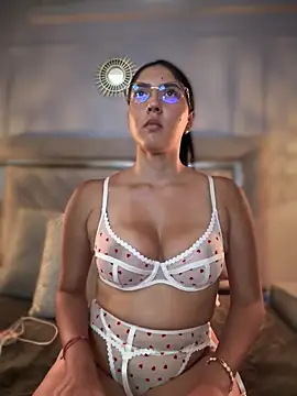 Snapshot of MarianaBenz chatting on 3, 3, 2025 MarianaBenz online show from 3, 3, 2025