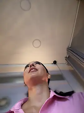 Snapshot of MarianaBenz chatting on 13, 3, 2025 MarianaBenz online show from 13, 3, 2025