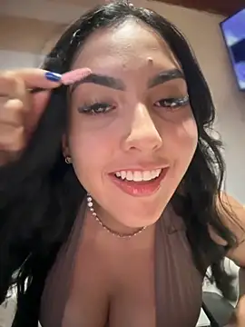 Snapshot of MarianaBenz chatting on 31, 10, 2025 MarianaBenz online show from 31, 10, 2025