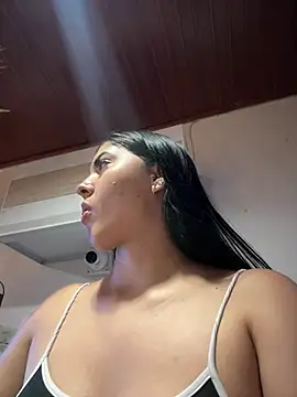 Snapshot of MarianaBenz chatting on 15, 1, 2026 MarianaBenz online show from 15, 1, 2026