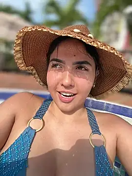 Snapshot of MarianaBenz chatting on 8, 2, 2026 MarianaBenz online show from 8, 2, 2026