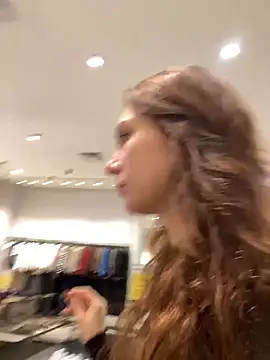 Snapshot of QuitieLia chatting on 21, 12, 2025 QuitieLia online show from 21, 12, 2025