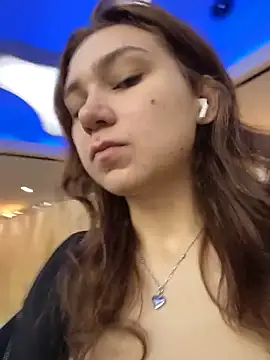 Snapshot of QuitieLia chatting on 8, 1, 2026 QuitieLia online show from 8, 1, 2026