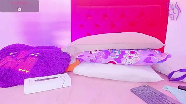 Snapshot of Sofia_Girl_ chatting on 15, 12, 2024 Sofia Girl online show from 15, 12, 2024