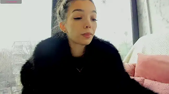 Snapshot of Sassy_Teen chatting on 15, 1, 2025 Sassy Teen online show from 15, 1, 2025