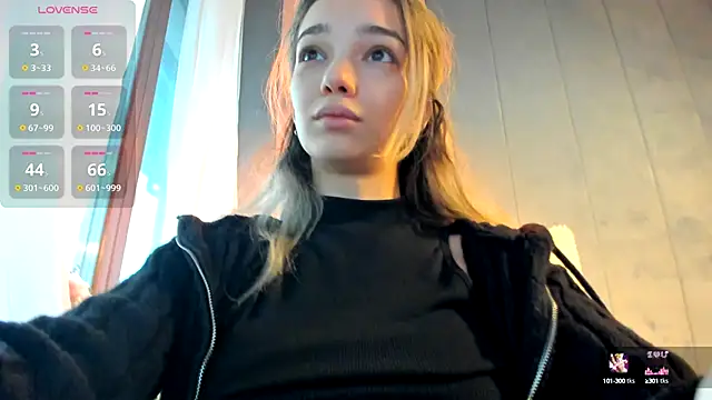 Snapshot of Sassy_Teen chatting on 6, 10, 2025 Sassy Teen online show from 6, 10, 2025