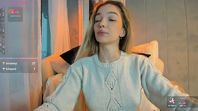 Snapshot of Sassy_Teen chatting on 7, 10, 2025 Sassy Teen online show from 7, 10, 2025