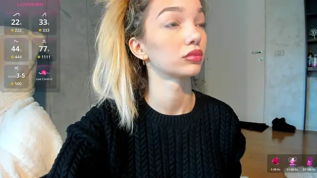 Snapshot of Sassy_Teen chatting on 22, 10, 2025 Sassy Teen online show from 22, 10, 2025