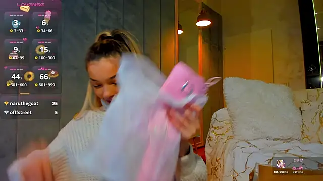 Snapshot of Sassy_Teen chatting on 27, 11, 2025 Sassy Teen online show from 27, 11, 2025