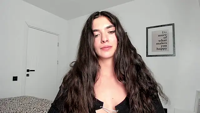 PortraitMarie online show from 4, 2, 2025