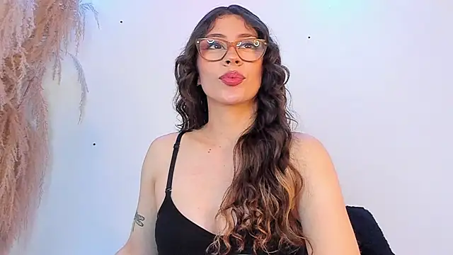 Snapshot of Katy_Van chatting on 16, 2, 2025 Katy Van online show from 16, 2, 2025