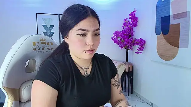 Snapshot of Isa_reel chatting on 24, 4, 2026 Isa reel online show from 24, 4, 2026