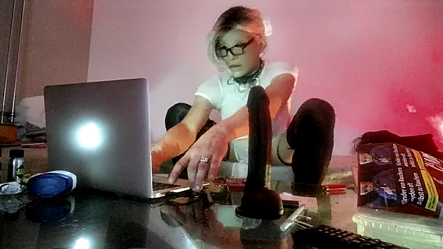 CharlotteVixxens online show from 8, 2, 2025