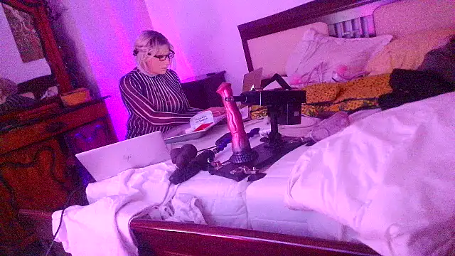 Snapshot of CharlotteVixxens chatting on 9, 8, 2026 CharlotteVixxens online show from 9, 8, 2026