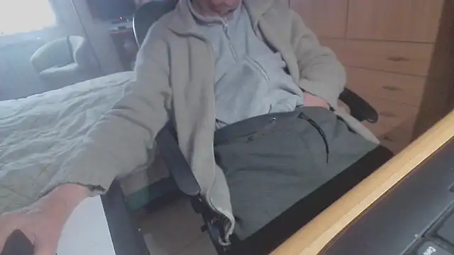 Snapshot of papillonhotofficial chatting on 2, 2, 2025 papillonhotofficial online show from 2, 2, 2025