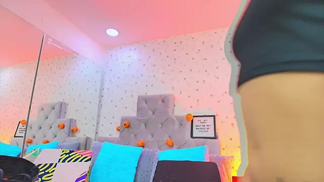 JulietaReyess online show from 15, 10, 2025