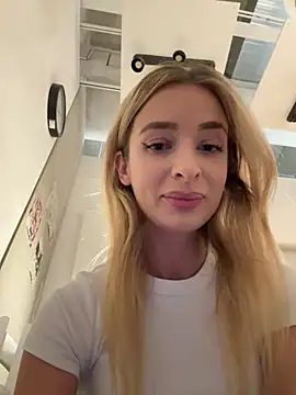 Snapshot of EvieEvans chatting on 13, 12, 2024 EvieEvans online show from 13, 12, 2024