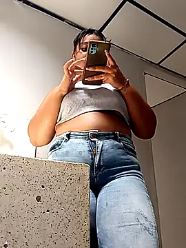 Snapshot of stefanie010 chatting on 12, 2, 2025 stefanie010 online show from 12, 2, 2025