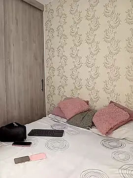 Snapshot of Bella_Fior chatting on 20, 12, 2025 Bella Fior online show from 20, 12, 2025