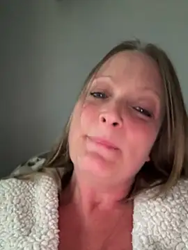 Snapshot of HoneyBluex chatting on 18, 5, 2026 HoneyBluex online show from 18, 5, 2026