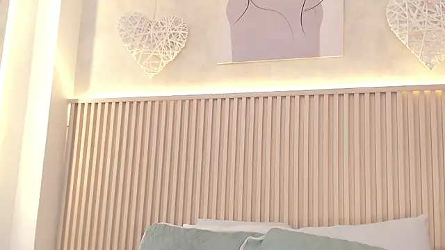 daiana curly online show from 6, 3, 2026