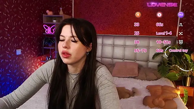 Snapshot of JulieHeets chatting on 13, 2, 2025 JulieHeets online show from 13, 2, 2025