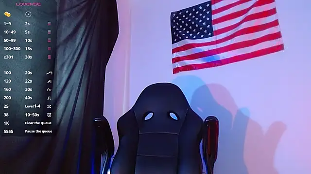 Snapshot of mike_wallace chatting on 13, 10, 2025 mike wallace online show from 13, 10, 2025