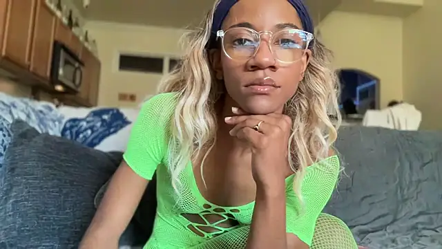 cutiesigh online show from 9, 10, 2025