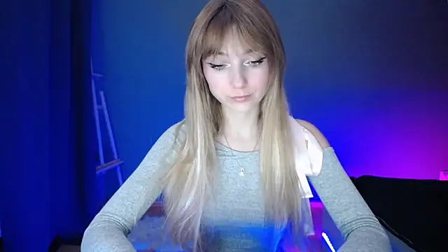 LuciaYoung online show from 18, 3, 2025